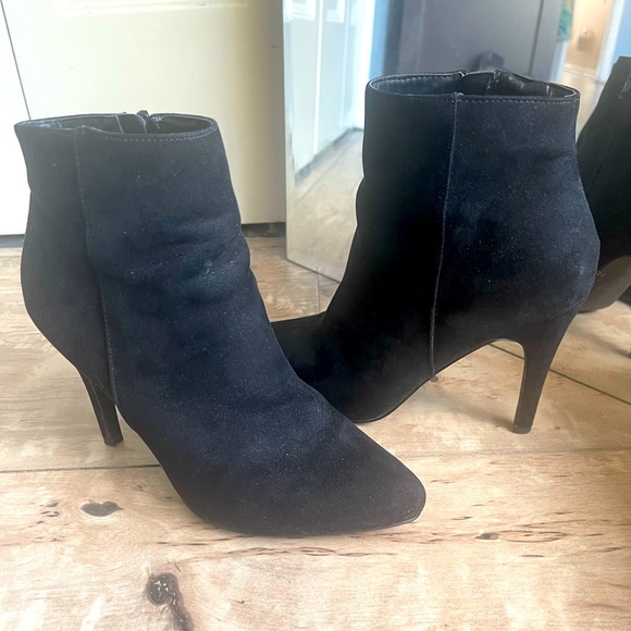 Ankle booties, black faux suede - Picture 7 of 14